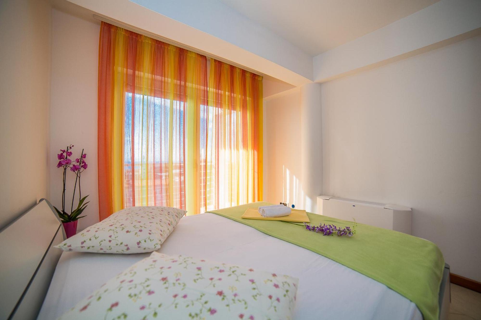 Apartments Milan Makarska Rum bild