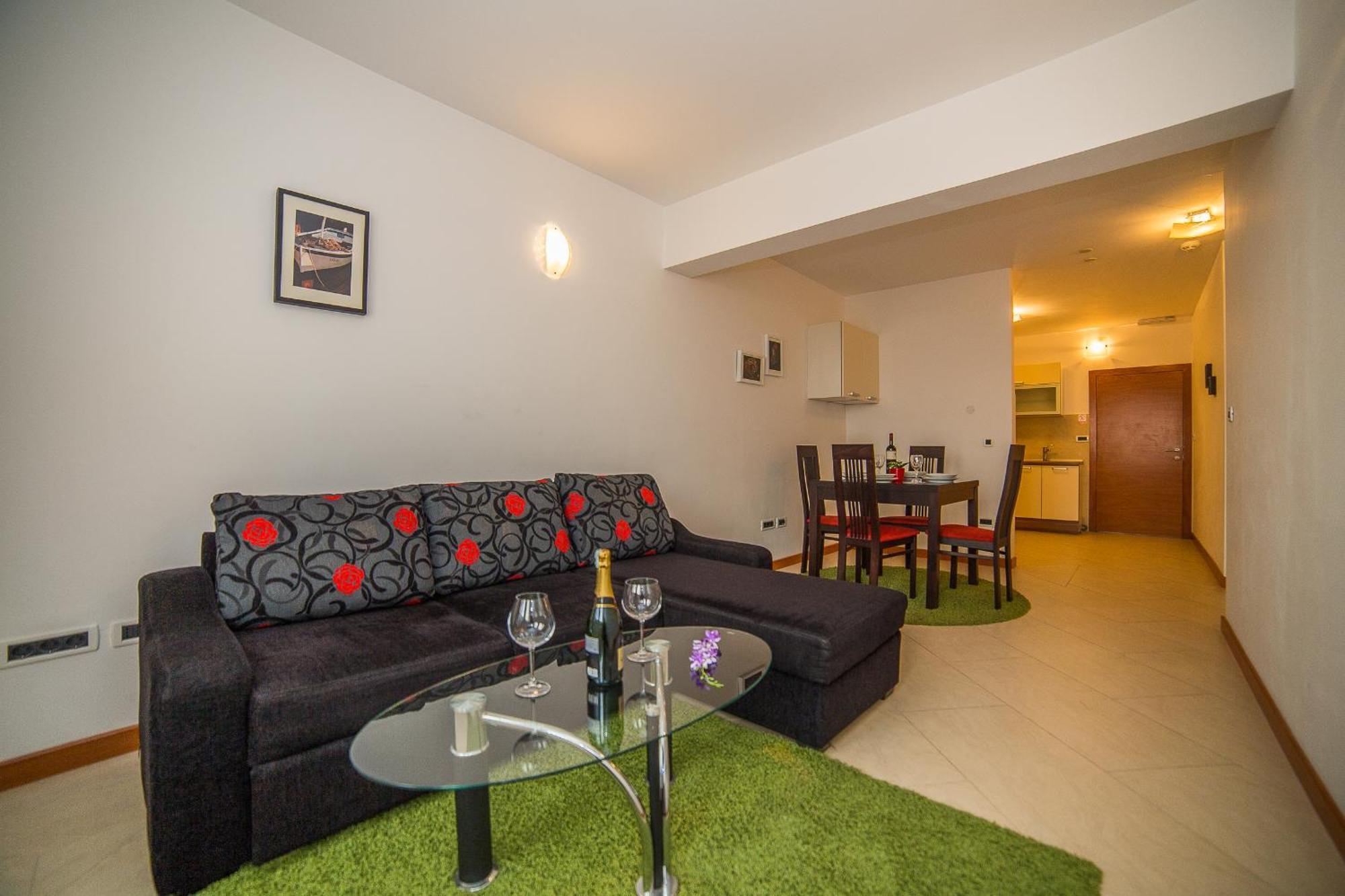 Apartments Milan Makarska Rum bild