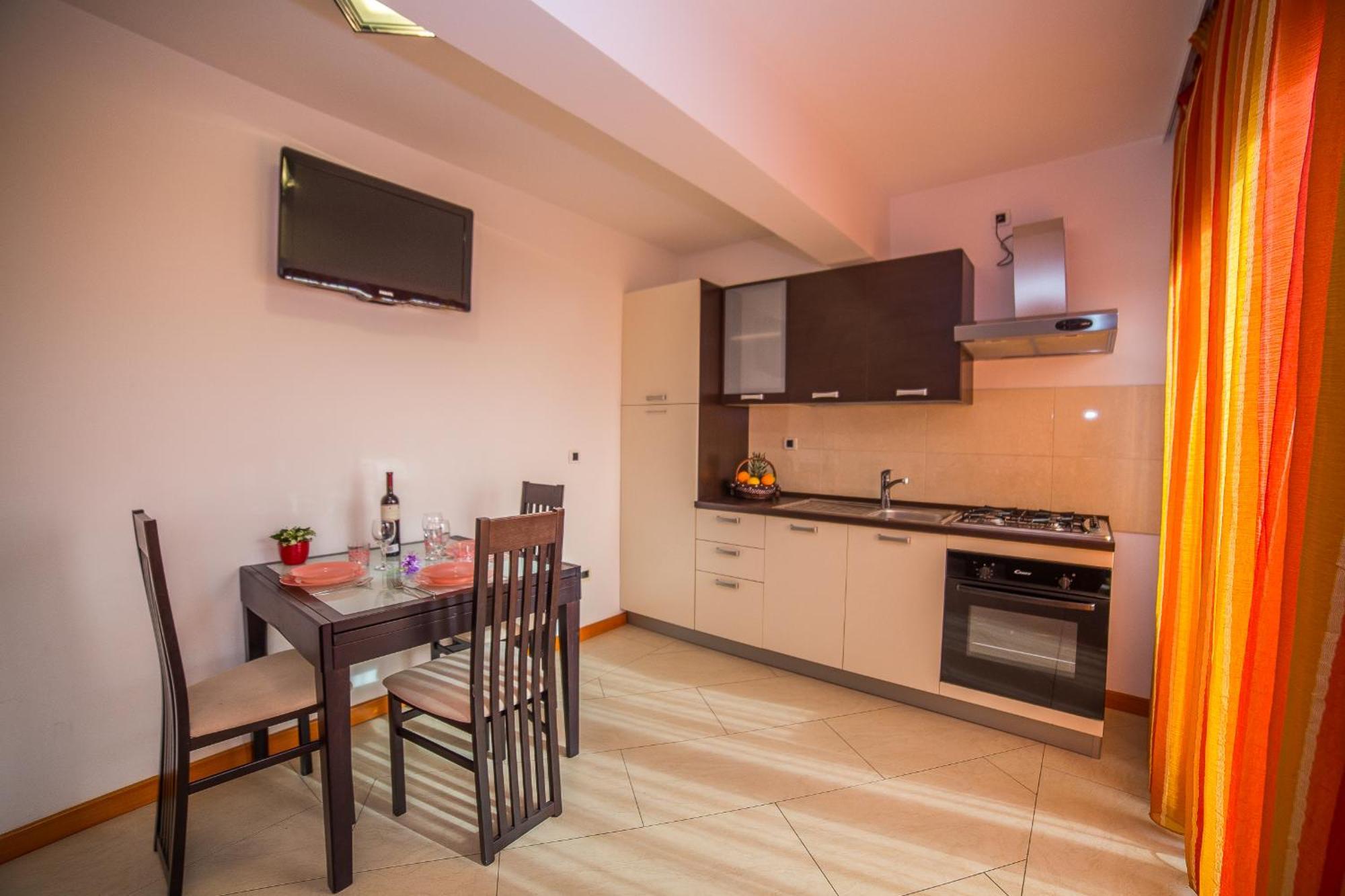 Apartments Milan Makarska Rum bild