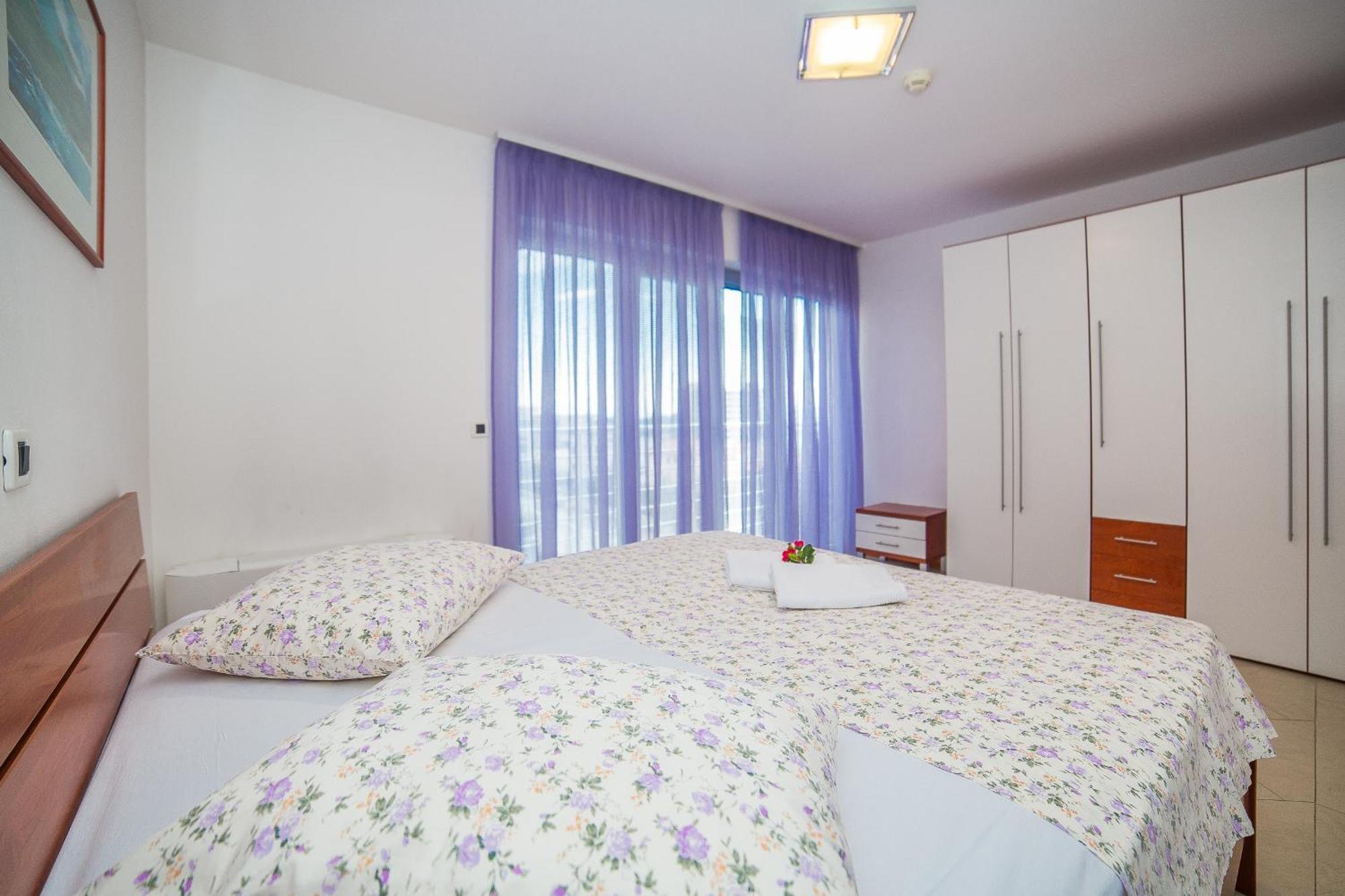 Apartments Milan Makarska Rum bild