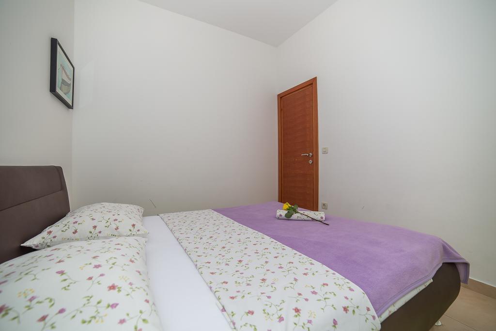Apartments Milan Makarska Rum bild